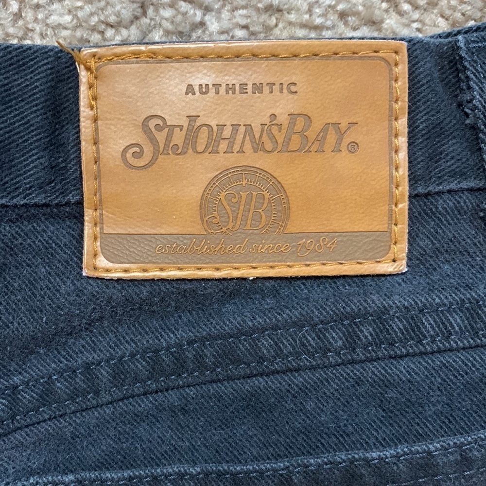 St John’s Bay Woman’s Black Shorts Size 8, good condition, see measurements - Picture 3 of 7